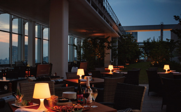 【東京晚餐】約會或下班路上也可以！新常識——雙手空空也能BBQ！六本木「ROOFTOP LOUNGE」 東京晚餐、