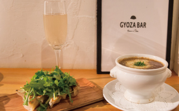 【東京晚餐】巴黎也大受歡迎的GYOZA成為搭配香檳的新必點菜色！在青山的「GYOZA BAR Comme a Paris」 東京晚餐、
