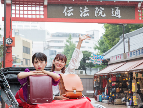 【東京散步】在雷門搭乘人力車，在仲見世享受邊走邊吃的樂趣 淺草觀光 東京散步、淺草、矢部優奈、觀光、