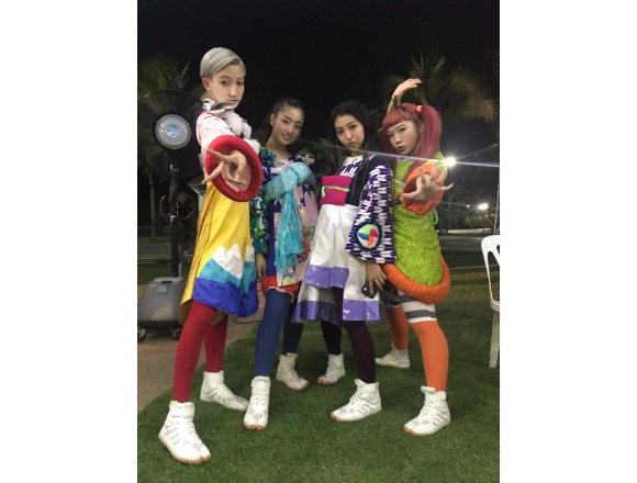 泰國 是拉差的「Sriracha Japan Festival」由TEMPURA KIDZ的KARIN報導！ TEMPURA KIDZ、在泰國、