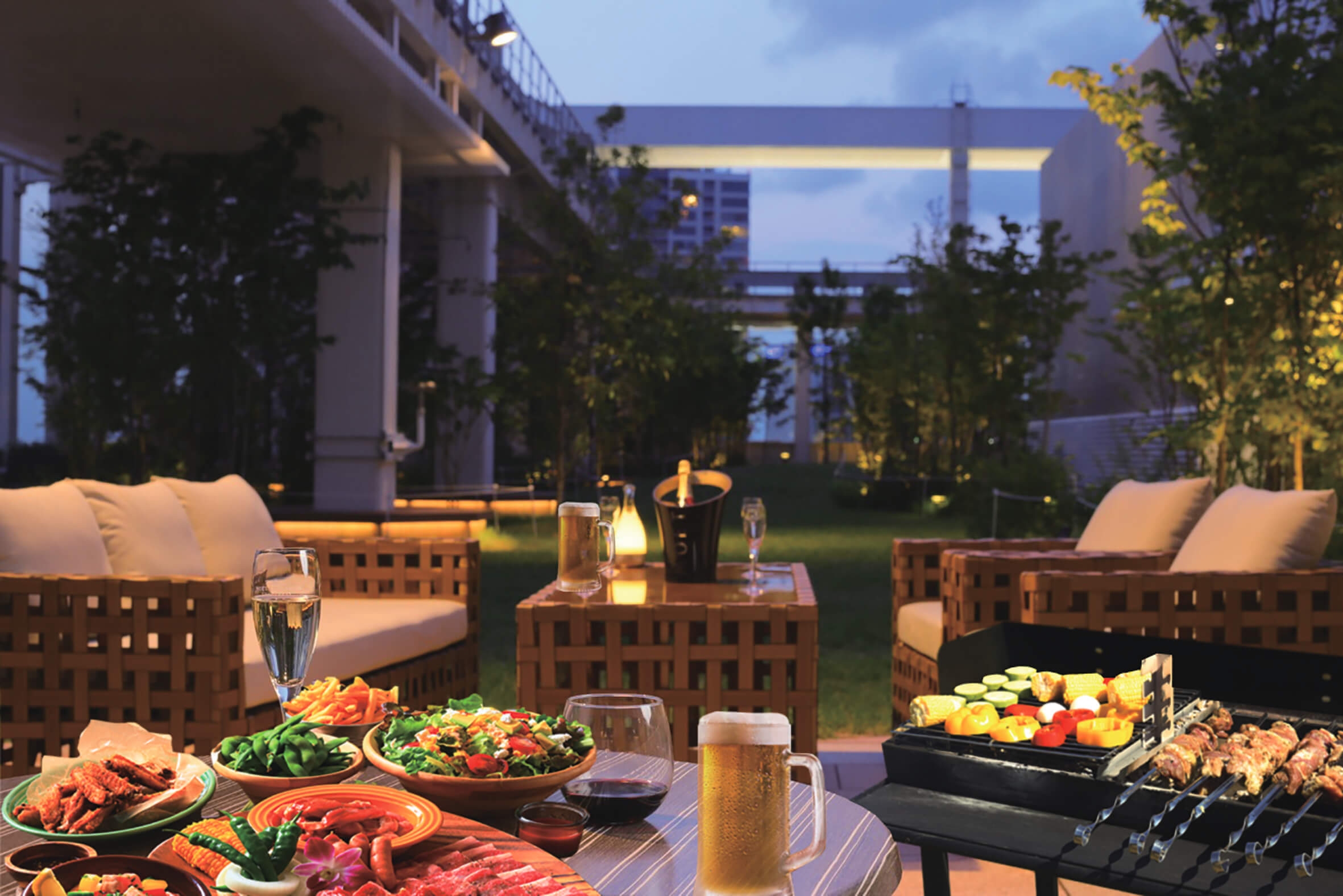 露天酒吧於六本木的屋頂庭園新開幕！兩手空空輕鬆去烤肉吧 在六本木、酒吧、