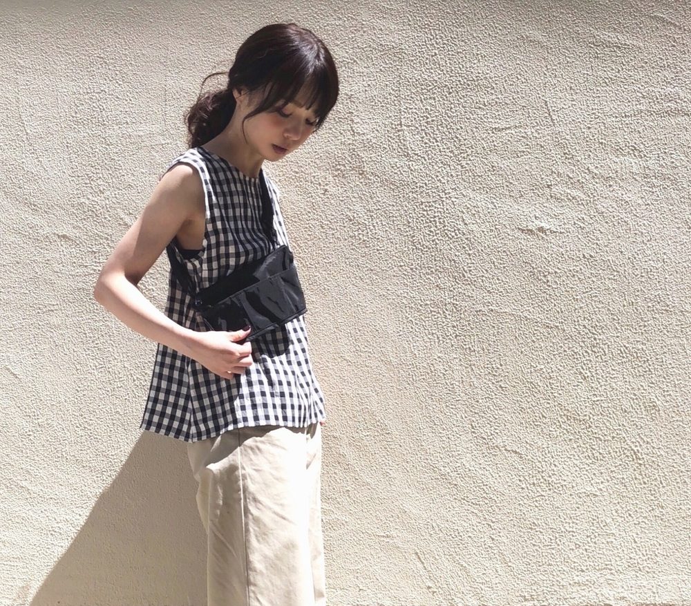 兼具氣質與率性，用黑白方格單品完成多變的個性穿搭 