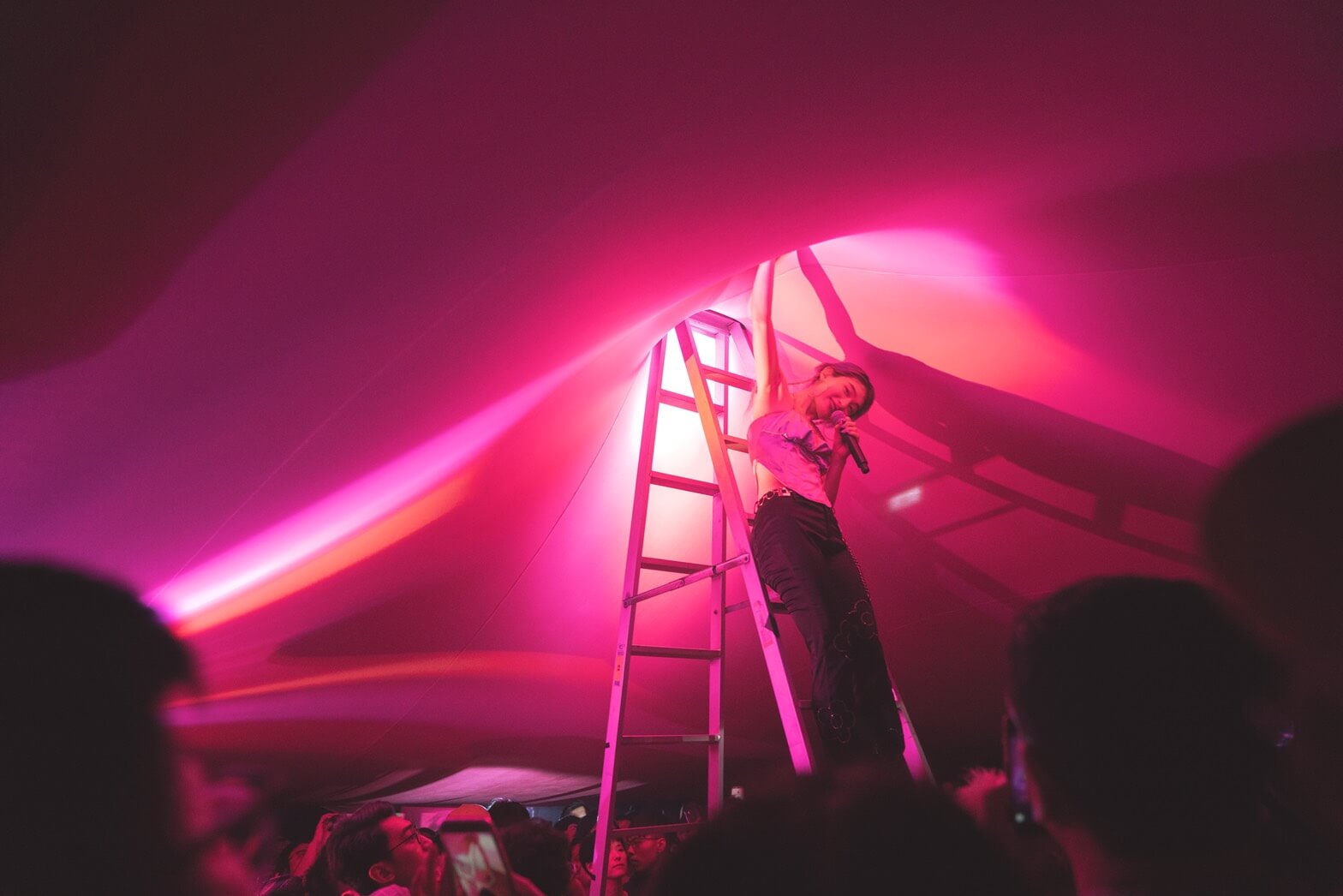 星期三的康帕內拉 以香港為首的亞洲巡迴演唱會開始 星期三的康帕內拉、