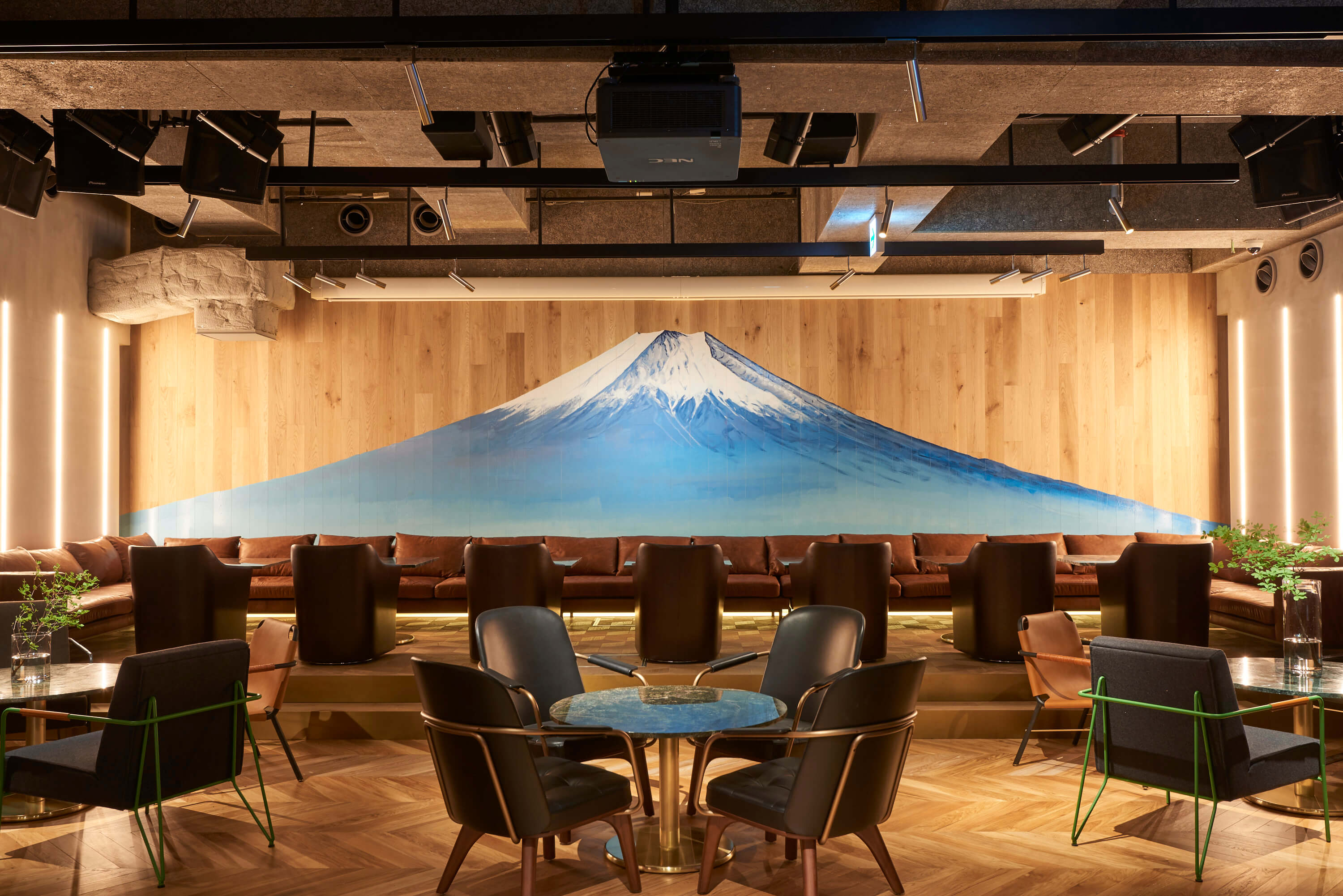 由錢湯畫家繪畫的富士在主樓層！ 銀座“PLUSTOKYO”享受的藝術和美食 在銀座、